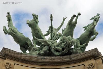 Por23071-Paryż - Rzeźba na Grand Palais