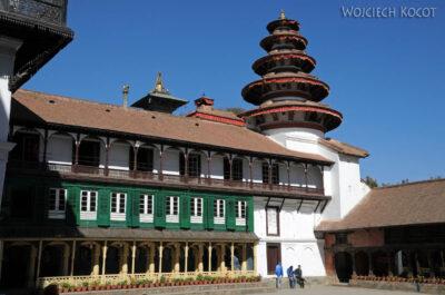IN12096-Kathmandu-na dziedzińcu pałacuwym przy Durbar Square