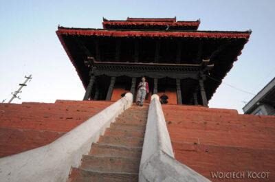 IN12190-Kathmandu-spacer po starym mieście