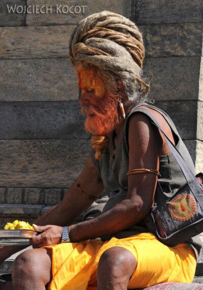 IN13100-Kathmandu-Hindus
