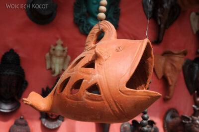 IN14113-Kathmandu-Bhaktapur-stragan z ceramiką