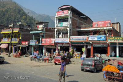 IN15019-Co ładniejsze domy po drodze do Chitwan