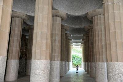 Bapp101-Park Guell-kolumnada pod ławką