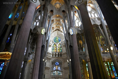 Basw058-La Sagrada Familia-wnętrze