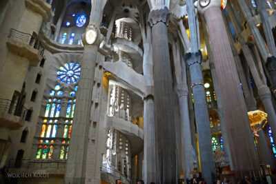 Basw069-La Sagrada Familia-wnętrze