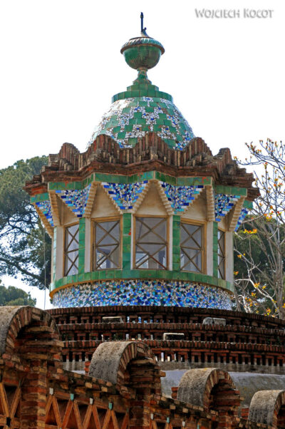26-015-Guell Pavilons