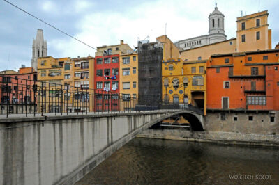 52-008-Girona-Domy nad rzeką