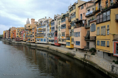 52-010-Girona-Domy nad rzeką