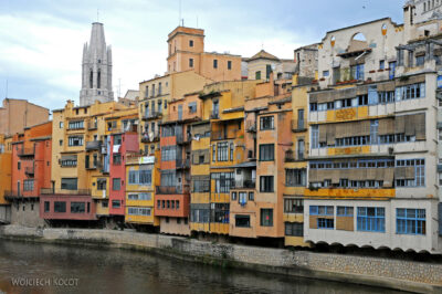 52-011-Girona-Domy nad rzeką