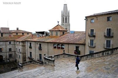 52-059-Girona-Przed Katedrą