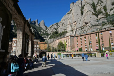 53-017-Montserrat-przy zabudowaniach klasztornych