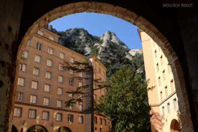 53-067-Montserrat-przy zabudowaniach klasztornych