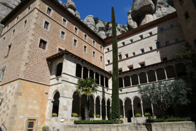 53-072-Montserrat-krużganki klasztorne