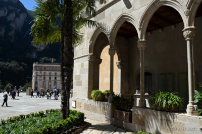 53-073-Montserrat-krużganki klasztorne