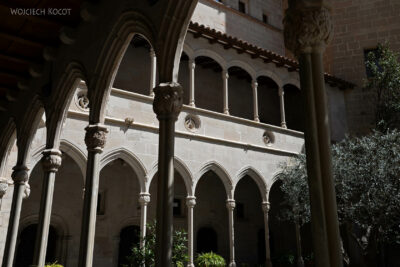 53-075-Montserrat-krużganki klasztorne