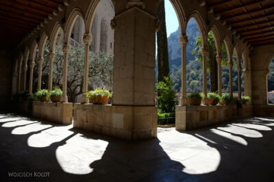 53-076-Montserrat-krużganki klasztorne