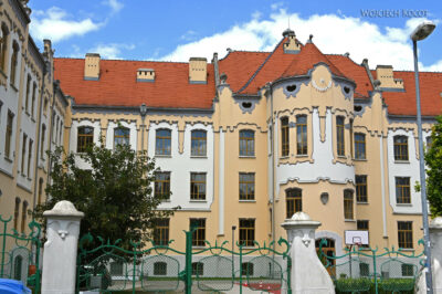 Piz2122-Bratysława-Szkoła podstawowa w stylu