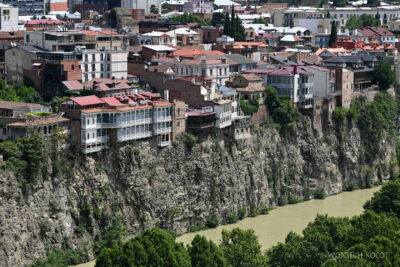 kauI213-Tbilisi-zabudowa klifu nad Kurą