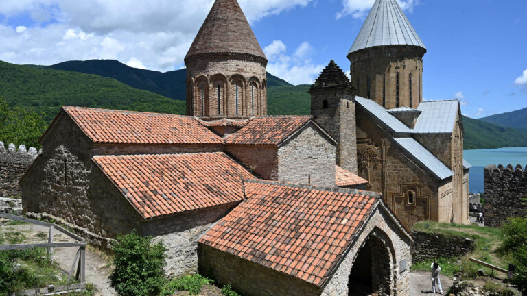 kauJ119-Ananuri-kościół