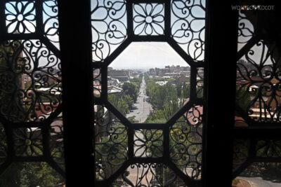kauX235-Erywań-Muzeum Manuskryptów-widok z okna