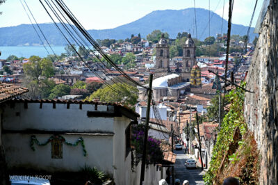 mxa021-Valle de Bravo-widok z naszej ulicylicy