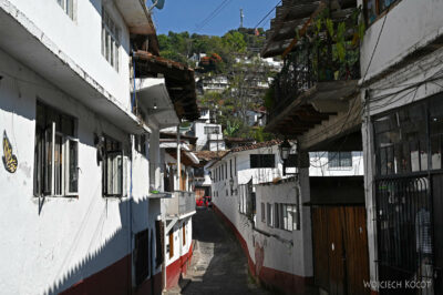 mxa031-Valle de Bravo-na uliczkach