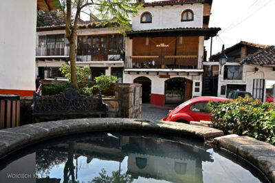 mxa033-Valle de Bravo-na uliczkach