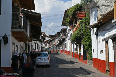 mxa036-Valle de Bravo-na uliczkach