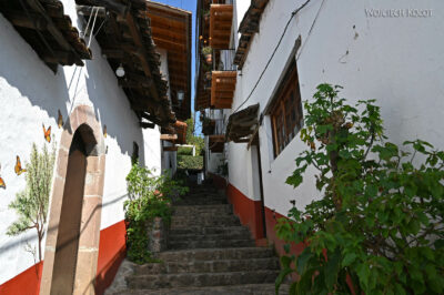 mxa043-Valle de Bravo-na uliczkach