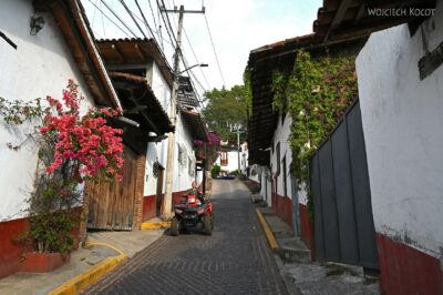 mxa068-Valle de Bravo-na uliczkach