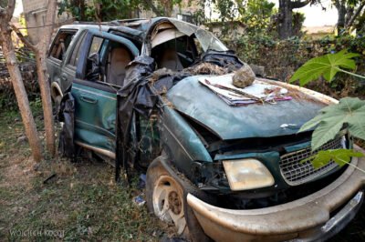 mxm52-Malinalco-wrak w ogrodzie mxm52-Malinalco-wrak w ogrodzie