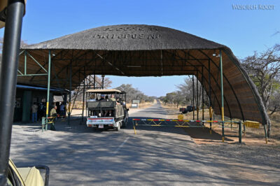 afr04d108-Matobo National Park-przy bramie