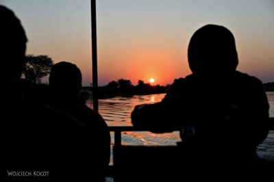 afr12d006-po Okavango rejs o wschodzie