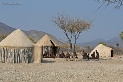 afr16d015-w wiosce Himba afr16d015-w wiosce Himba