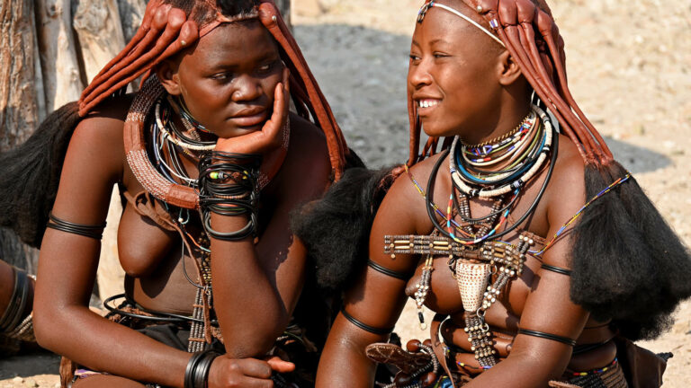 afr16d032-w wiosce Himba