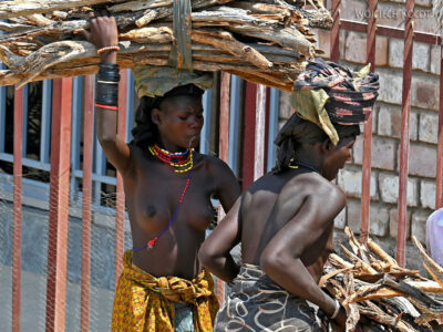 afr17d101-Opuwo-Kobiety Himba afr17d101-Opuwo-Kobiety Himba