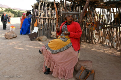 afr20d017-kobiety Herero przy straganach afr20d017-kobiety Herero przy straganach