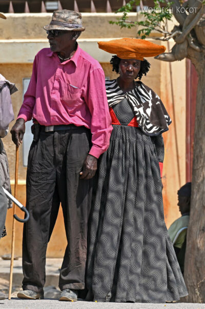 afr20d022-Opuwo-kobiety Herero afr20d022-Opuwo-kobiety Herero